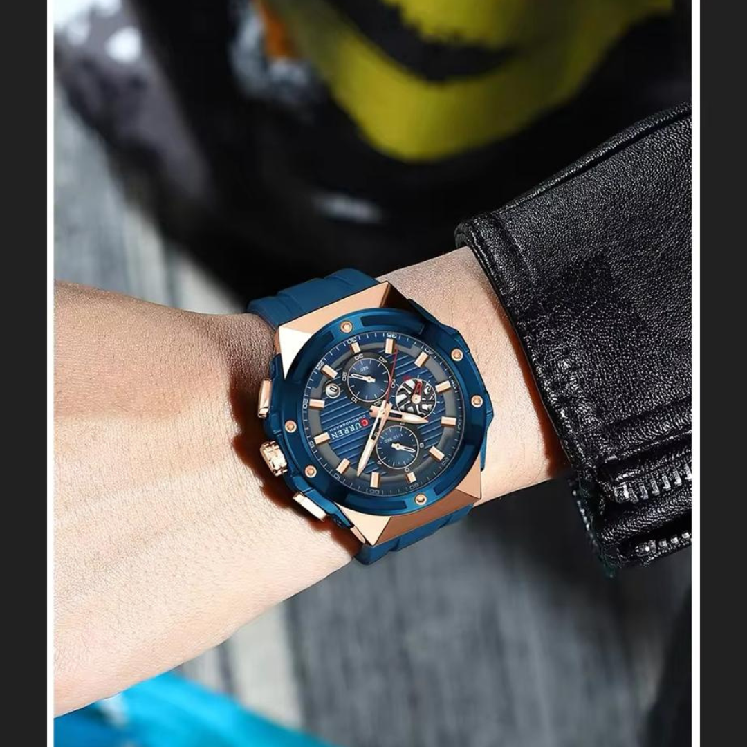 Reloj Curren 8462 azul en la muñeca, con correa de silicona y detalles dorados
